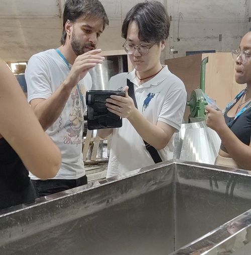 에 대한 최신 회사 뉴스 스페인 고객 의 성공적 인 현장 방문: 나선 컨베이어에 대한 강한 관심